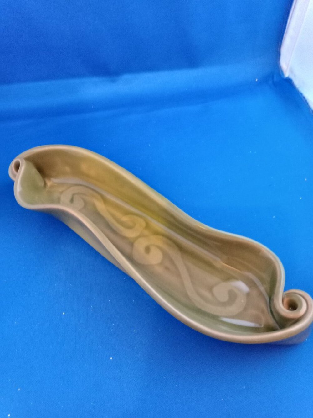 Hilborn art pottery green pinch rolled end olive dish trinket dish